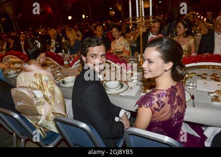 STOCKHOLM 2014-12-10 Sofia Hellqvist et le prince Carl Philip au banquet Nobel à l'hôtel de ville de Stockholm, Suède, le 10 décembre 2014. Photo: Fredrik Sandberg / TT / Kod 10080 Banque D'Images