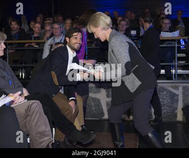 STOCKHOLM 20150111 le prince Carl Philip est vu avec le ministre des affaires étrangères Margit Wallstrom lors de la conférence annuelle de défense à Salen, Suède, le 12 janvier 2015 Foto: Sven Lindwall / EXP / TT / Kod 7117 ** OUT SWEDEN OUT ** Banque D'Images