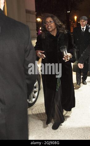 STOCKHOLM 20150118 la chanteuse américaine Gloria Gaynor, plus connue pour les succès de l'ère disco « I will survive », arrive à une fête d'anniversaire privée à Stockholm, en Suède, le 17 janvier 2015. La fête d'anniversaire était pour Mme Grete Qviberg, une socialite bien connue en Suède. Foto: Olle Sporrong / EXP / TT / Kod 7112 ** HORS SUÈDE ** Banque D'Images