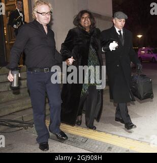 STOCKHOLM 20150118 la chanteuse américaine Gloria Gaynor, plus connue pour les succès de l'ère disco « I will survive », arrive à une fête d'anniversaire privée à Stockholm, en Suède, le 17 janvier 2015. La fête d'anniversaire était pour Mme Grete Qviberg, une socialite bien connue en Suède. Foto: Olle Sporrong / EXP / TT / Kod 7112 ** HORS SUÈDE ** Banque D'Images