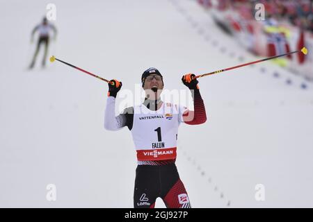 Le Bernhard Gruber d'Autriche réagit après avoir remporté la course individuelle de 10 km pendant le Nordic Combined Gundersen LH HS134/10,0 (K) aux Championnats du monde de ski nordique 2015 de FIS à Falun, en Suède, le 26 février 2015. Photo: Anders Wiklund / TT ** SUÈDE SORTIE ** Banque D'Images