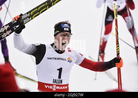 Le Bernhard Gruber d'Autriche réagit après avoir remporté la course individuelle de 10 km pendant le Nordic Combined Gundersen LH HS134/10,0 (K) aux Championnats du monde de ski nordique 2015 de FIS à Falun, en Suède, le 26 février 2015. Photo: Anders Wiklund / TT ** SUÈDE SORTIE ** Banque D'Images