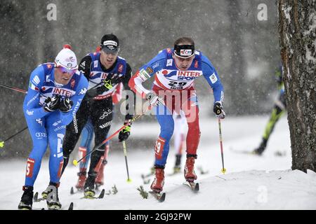 De gauche Francesco de Fabiani de l'Italie, Dario Cologna de la Suisse et Lukas Bauer de la République tchèque en action pendant le cross-country hommes 50kms de masse commencer la course classique aux Championnats du monde de ski nordique FIS à Falun, Suède, le 1er mars 2015. Photo: Anders Wiklund / TT / code 10040 Banque D'Images