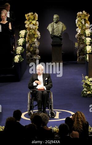 Un fichier photo du poète suédois Tomas Transtromer lorsqu'il a reçu le prix Nobel de littérature 2011 lors de la cérémonie de remise du prix Nobel dans la salle de concert de Stockholm Suède, le 10 décembre 2011. Tomas Transtromer est décédé à l'âge de 83 ans le vendredi 27 mars 2015. Photo: Anders Wiklund / TT code 10040 Banque D'Images