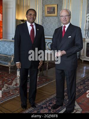 STOCKHOLM 2015-06-04 le président de Tanzanias, Jakaya Mrisho Kikwete, et le roi Carl Gustaf lors d'une audience au Palais Royal de Stockholm, en Suède. 4 juin 2015. Foto Bertil Ericson / TT / Kod 10000 Banque D'Images