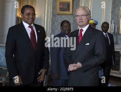 STOCKHOLM 2015-06-04 le président de Tanzanias, Jakaya Mrisho Kikwete, et le roi Carl Gustaf lors d'une audience au Palais Royal de Stockholm, en Suède. 4 juin 2015. Foto Bertil Ericson / TT / Kod 10000 Banque D'Images