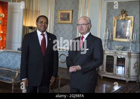 STOCKHOLM 2015-06-04 le président de Tanzanias, Jakaya Mrisho Kikwete, et le roi Carl Gustaf lors d'une audience au Palais Royal de Stockholm, en Suède. 4 juin 2015. Foto Bertil Ericson / TT / Kod 10000 Banque D'Images