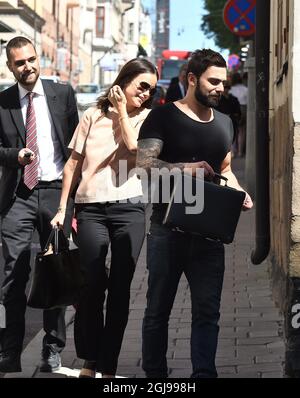 STOCKHOLM 2015-06-12 Princesse-à-être Sofia Hellqvist est vue avec son ami et célèbre coiffeur de cheveux Marre Hitti à Stockholm, Suède, June12, 2015. Sofia épousera le prince Carl Philip samedi Foto: Sven Lindwall / EXP / TT / Kod: 7117 ** HORS SUÈDE** Banque D'Images