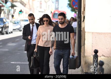 STOCKHOLM 2015-06-12 Princesse-à-être Sofia Hellqvist est vue avec son ami et célèbre coiffeur de cheveux Marre Hitti à Stockholm, Suède, June12, 2015. Sofia épousera le prince Carl Philip samedi Foto: Sven Lindwall / EXP / TT / Kod: 7117 ** HORS SUÈDE** Banque D'Images