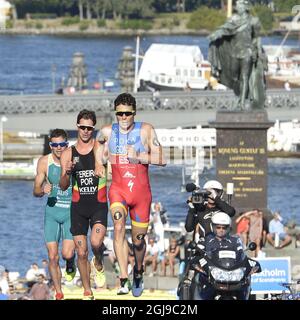 STOCKHOLM 2015-08-22 Javier Gomez Noya d'Espagne et derrière lui Joao Pereira du Portugal pendant la course de 10 km de la distance olympique masculine du Triathlon mondial 2015 de l'UIT à Stockholm, Suède, le 23 août 2018. Photo: Jonas Ekstromer / TT / Kod 10080 ** SUÈDE OUT ** Banque D'Images