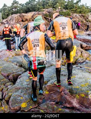 Pippa Middleton, sœur de la duchesse de Cambridge Catherine, participe aux Championnats du monde de Swimrun dans l'archipel de Stockholm, en Suède, le 7 septembre 2015. Le participant nage entre 26 îles et les surtourne. La distance totale est de 75 kilomètres, dont 10 km de baignade en eau libre et 65 km de piste. Photo Jakob Edholm/OTILO/TT. Banque D'Images