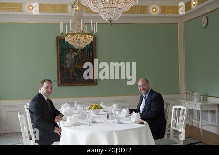 Le Premier ministre suédois Stefan Lofven (L) et le président du Parlement européen Martin Schulz se rencontrent au siège du gouvernement suédois Rosenbad à Stockholm, en Suède, le 14 septembre 2015. Photo: Maja Suslin / TT / code 10300 Banque D'Images