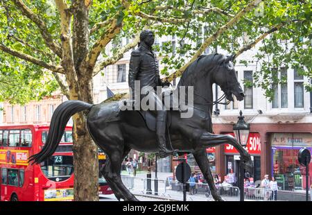 Statue du roi George III située sur Cockspur Street près de Trafalgar Street à Westminster, Londres Banque D'Images