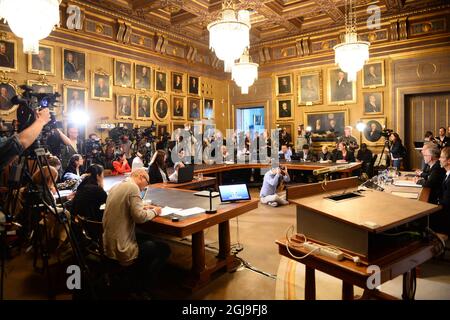 Des journalistes et des photographes de presse se réunissent à l'Académie royale des sciences de Suède pour assister à une conférence de presse où le lauréat 2015 du Prix Sveriges Riksbank en sciences économiques en mémoire d'Alfred Nobel, le professeur Angus Deaton, est annoncé, à l'Académie royale des sciences de Suède, à Stockholm, en Suède, Le 12 octobre 2015. Photo: Maja Suslin / TT / code 10300 Banque D'Images