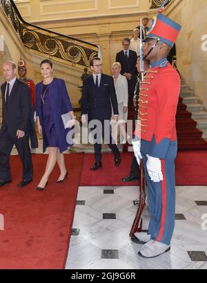 BOGOTA 20151022 le prince suédois Daniel et la princesse Victoria rendent visite au président de Colombias Juan Manuel Santos et à sa femme Maria Clemencia Rodriguez au palais des présidents de Bogota le jeudi 22 octobre 2015. Foto Jonas Ekstromer / TT Kod 10030 Banque D'Images