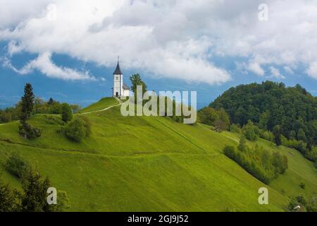 Europe, Slovénie, Jamnik. Église de Saint Primus et Saint-Felicien au sommet de la montagne. Banque D'Images