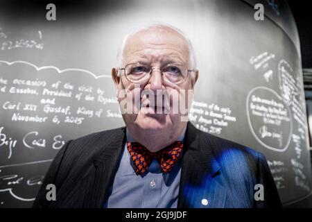 STOCKHOLM 2015-12-09 Angus Deaton, Dwight D. Eisenhower Professeur d'économie et d'affaires internationales à la Woodrow Wilson School of public and International Affairs et au Département d'économie de l'Université Princeton, est vu rendre visite à des étudiants de l'École de science et d'innovation de Stockholm, Suède, le 9 décembre 2015. Le professeur Deaton retirera le prix Nobel d'économie 2015. Angus Deaton, som tilldelas ekonomipriset till Alfred Nobels minne, besÃƒÂ öker Kista och elever pÃƒÂ¥ Stockholm École de science et d'innovation Foto: Magnus Hjalmarson Neideman / SVD / TT / Kod 10078 ** OUT DN och Banque D'Images