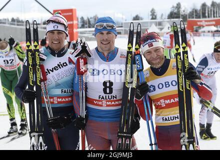 FALUN 2016-02-14 Sergueï Ustiugov (C) de Russie célèbre la victoire de la compétition masculine de 15 km (f) à la coupe du monde de cross-country FIS à Falun, Suède, le 14 février 2016. 2ème place Francesco de Fabiani de l'Italie à gauche et 3ème place Martin Johnsrud Sundby de Norvège à droite. Photo: Maja Suslin / TT / ** SUÈDE OUT ** Banque D'Images