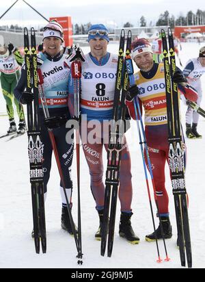 FALUN 2016-02-14 Sergueï Ustiugov (C) de Russie célèbre la victoire de la compétition masculine de 15 km (f) à la coupe du monde de cross-country FIS à Falun, Suède, le 14 février 2016. 2ème place Francesco de Fabiani de l'Italie à gauche et 3ème place Martin Johnsrud Sundby de Norvège à droite. Photo: Maja Suslin / TT / ** SUÈDE OUT ** Banque D'Images