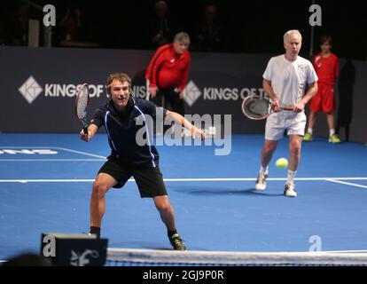 STOCKHOLM 2016-03-16 Mats Wilander et John McEnroe lors de leur match de tennis contre Pat Cash et Thomas Enqvist lors du tournoi de tennis Kings of tennis au Centre des congrès de Stockholm Waterfront, Suède le 16 mars 2016. Photo: Soren Andersson / TT / Kod 1037 Banque D'Images