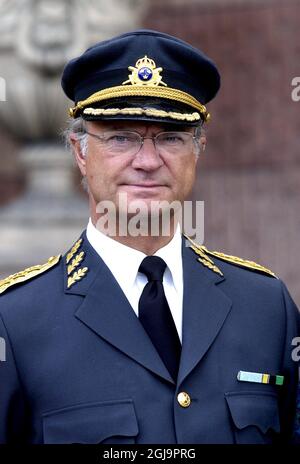 Stockholm, Sverige, 20020430 le roi Carl Gustaf en uniforme général lors de sa célébration du 56 e anniversaire au château royal de Stockhom, Suède, le mardi 30 avril 2002. Foto: Janerik Henriksson/SCANPIX Code 50010 Banque D'Images