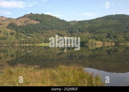 Vue sur le Loch Achray à Trossachs en été Banque D'Images