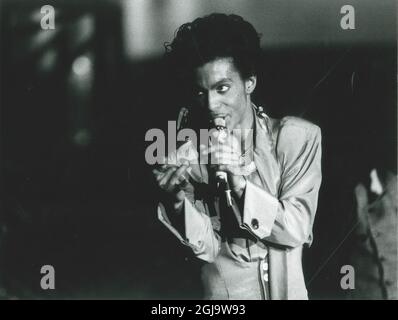 STOCKHOLM 1987-05-08 l'artiste et chanteur Prince est vu erforming lors d'un concert à Stockholm, Suède, le 8 mai 1987. Foto: Torbjorn Selander / EXP / TT / Kod 90 ** HORS SUÈDE** Banque D'Images