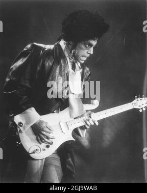 STOCKHOLM 1987-05-08 l'artiste et chanteur Prince se produit lors d'un concert à Stockholm, Suède, le 8 mai 1987. Foto: Torbjorn Selander / EXP / TT / Kod 90 ** HORS SUÈDE** Banque D'Images