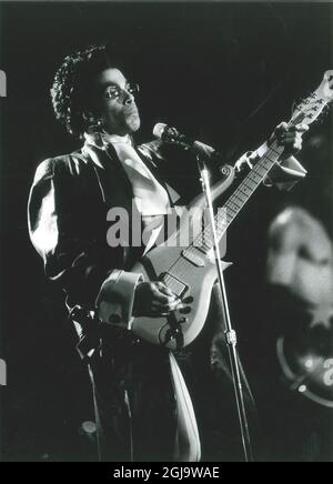 STOCKHOLM 1987-05-08 l'artiste et chanteur Prince se produit lors d'un concert à Stockholm, Suède, le 8 mai 1987. Foto: Torbjorn Selander / EXP / TT / Kod 90 ** HORS SUÈDE** Banque D'Images