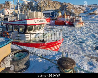 Hiver dans le port gelé de la ville Ilulissat sur les rives de la baie de Disko. Groenland, Danemark. (Usage éditorial uniquement) Banque D'Images