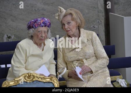 STOCKHOLM 2016-05-17 Mme Dagmar von Arbin et la comtesse Marianne Bernadotte af Wisborg lors de la cérémonie de baptême du prince Oscar de Suède à la chapelle royale de Stockholm, Suède le 27 mai 2016. Le prince Oscar est le fils de la princesse Victoria et du prince Daniel et le troisième de la succession royale suédoise. Foto Jonas Ekstromer / TT / Kod 10030 Banque D'Images