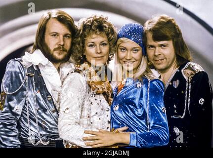 STOCKHOLM 1974-02-09 le groupe pop suédois Abba de gauche Benny Andersson, Anni-Frid Lyngstad, Agnetha Faltskog et Bjorn Ulvaeus posant après avoir remporté la branche suédoise du Concours de chanson Eurovision avec leur chanson 'Waterloo' Foto: Olle Lindeborg / TT / Kod: 190 Banque D'Images