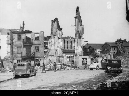 DE LA BATAILLE DE BILBAO, les arrivées récentes de l'avance victorieuse des troupes du gouvernement national espagnol témoignent également des hordes furieuses des hordes rouges que la ville d'Amorebieta, comme Guernica, avant son départ avec la dynamite Burst et complètement détruite. Banque D'Images