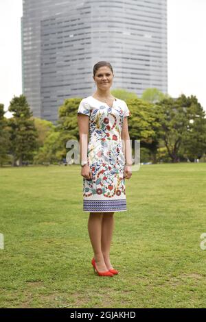 TOKYO 20170419 Crown Princess Victoria visite les jardins Hama Rikyu à Tokyo la Crown Princess visite le Japon pour approfondir son travail dans le domaine de la durabilité, des questions marines et de la pêche durable. Victoria est un défenseur des objectifs de développement durable de l'ONU. Foto: Jessica Gow / TT / Kod 10070 Banque D'Images