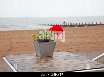 Portobello, Édimbourg, Écosse, météo britannique. 9 septembre 2021. Brumeux et ennuyeux dans un bord de mer calme à côté du Firth of Forth. Température de 16 degrés centigrade. Banque D'Images