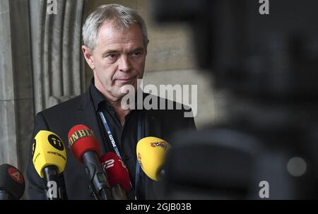 COPENHAGUE 20171007 l'enquêteur de la police de Copenhague Jens Moeller Jensen tient une conférence de presse à Copenhague, au Danemark, le 07 octobre 2017. Moeller Jensen met à jour les médias sur le meurtre présumé de la journaliste suédoise Kim Wall. Des plongeurs danois ont trouvé, le vendredi 06 octobre, la tête, les jambes et les vêtements décapités de Wall dans des sacs en plastique dans les eaux au large de Copenhague. L'inventeur danois Peter Madsen, accusé d'avoir tué Wall dans son sous-marin maison, est en détention provisoire. Foto: Johan Nilsson / TT / Kod 50090 Banque D'Images