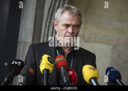 COPENHAGUE 20171007 l'enquêteur de la police de Copenhague Jens Moeller Jensen tient une conférence de presse à Copenhague, au Danemark, le 07 octobre 2017. Moeller Jensen met à jour les médias sur le meurtre présumé de la journaliste suédoise Kim Wall. Des plongeurs danois ont trouvé, le vendredi 06 octobre, la tête, les jambes et les vêtements décapités de Wall dans des sacs en plastique dans les eaux au large de Copenhague. L'inventeur danois Peter Madsen, accusé d'avoir tué Wall dans son sous-marin maison, est en détention provisoire. Foto: Johan Nilsson / TT / Kod 50090 Banque D'Images