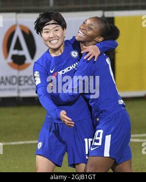 Ji Soyun (L) de Chelsea célèbre avec son coéquipier Crystal Dunn après avoir obtenu le but d'ouverture lors du match de la Ligue des champions des femmes de l'UEFA (ronde de 16, 2e jambe) entre le FC Rosengard et le FC Chelsea au Malmo IP, en Suède, le 15 novembre 2017. Photo: Johan Nilsson / TT / code 50090 Banque D'Images