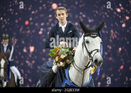 Bertram Allen célèbre sur son cheval Gin Chin van het Lindenhof après avoir remporté le Grand Prix deux tours de saut international lors du salon équestre international de Suède à Friends Arena à Solna/Stockholm. Photo: Jessica Gow / TT / code 10070 Banque D'Images