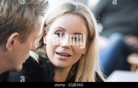 COPENHAGUE 2017-12-06 l'acteur danois Thure Lindhardt et l'actrice suédoise Sofia Helin sont vus lors d'une réunion de presse avant le début de la quatrième saison de la série télévisée danoise-suédoise 'Bron 4' (le pont) à Copenhague. Danemark, mercredi. Foto: Johan Nilsson / TT / Kod 50090 Banque D'Images