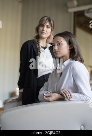 GOTHENBURG 2018-01-27 la réalisatrice suédoise Lisa Langseth (L) et l'actrice Alicia Vikander posent lors d'une séance photo pour leur film "euphorie" qui sera projeté en compétition au Festival du film de Goteborg, à Göteborg, en Suède, le 27 janvier 2018. Photo: Bjorn Larsson Rosvall / TT / code 9200 Banque D'Images