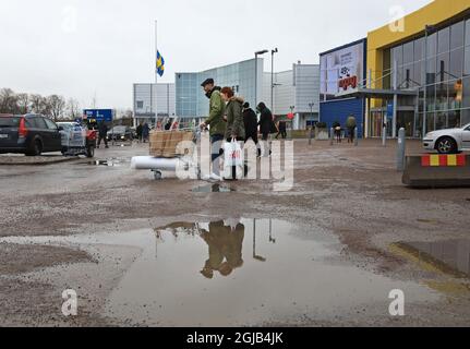 LINKOPING 20180128 clients au magasin IKEA de Linkoping, en Suède, le 28 janvier 2018. Ingvar Kamprad, fondateur du détaillant de meubles multinational suédois IKEA est décédé à l'âge de 91 ans. Photo Jeppe Gustafsson / TT / code 71935 ** BETALBILD ** Banque D'Images