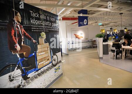 LINKOPING 20180128 clients au magasin IKEA de Linkoping, en Suède, le 28 janvier 2018. Ingvar Kamprad, fondateur du détaillant de meubles multinational suédois IKEA est décédé à l'âge de 91 ans. Photo Jeppe Gustafsson / TT / code 71935 ** BETALBILD ** Banque D'Images