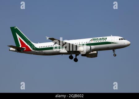 Rome, Italie. 10 juillet 2021. Alitalia, est le transporteur aérien le plus important et le plus important d'Italie. Membre de l'alliance SkyTeam, la compagnie aérienne a l'intention de se réintégrer sous un nouveau nom ITA - Italia Trasporto Aereo. La nouvelle compagnie aérienne a l'intention de commencer ses opérations le 15 octobre 2021 (Credit image: © Fabrizio Gandolfo/SOPA Images via ZUMA Press Wire) Banque D'Images