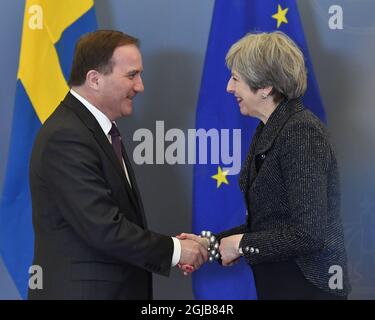 STOCKHOLM 20180409 la première ministre britannique Theresa May tremble avec le premier ministre suédois Stefan Lofven lors de sa rencontre à Rosenbad, Stockholm, Suède, le lundi 9 avril 2018. Photo: Jonas Ekstromer / TT / code 10030 Banque D'Images