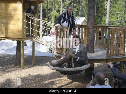 VASE 2018-05-17 le prince Carl Philip est vu lors de l'inauguration du terrain de jeu 'Vilda Parkenâ€ à vase, Varmland. Le prince, qui est le duc de Varmland, fait une visite d'une journée dans son comté Foto: Anders Wiklund / TT / Kod 10040 Banque D'Images
