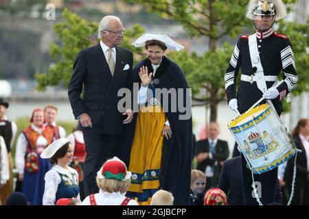 STOCKHOLM 20180606 le roi Carl Gustaf et la reine Silvia arrivent aux célébrations traditionnelles de la journée nationale à Skansen à Stockholm. Photo: Soren Andersson / TT / code 1037 Banque D'Images