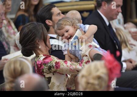 STOCKHOLM 20180608 la princesse Sofia et le prince Alexander dans l’église du palais Drottningholm, Suède vendredi, pendant la baptême de la princesse Madeleine et de la fille de Chris O’Neill, la princesse Adrienne Foto: Janerik Henriksson / TT Kod 10030 Banque D'Images