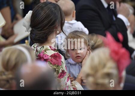 STOCKHOLM 20180608 la princesse Sofia et le prince Alexander dans l’église du palais Drottningholm, Suède vendredi, pendant la baptême de la princesse Madeleine et de la fille de Chris O’Neill la princesse Adrienne Foto: Jonas Ekstromer / TT Kod 10030 Banque D'Images