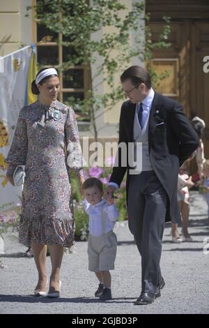 STOCKHOLM 20180608 le prince Daniel, le prince Oscar et la princesse Victoria pendant le baptême de la princesse Madeleine et la princesse Adrienne de la fille de Chris O’Neill dans l’église du palais Drottningholm Foto: Henrik Montgomery / TT Kod 10060 Banque D'Images